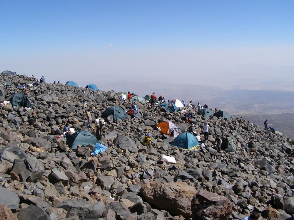 Acampamento de escaladores a 4.200 metros no Ararat, a altitude das expedições que procuraram a Arca.