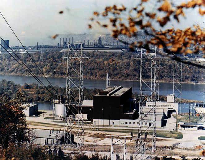 A usina nuclear de Shippingport, na Pensilvânia, que nasceu de um reator projetado para um porta-aviões.