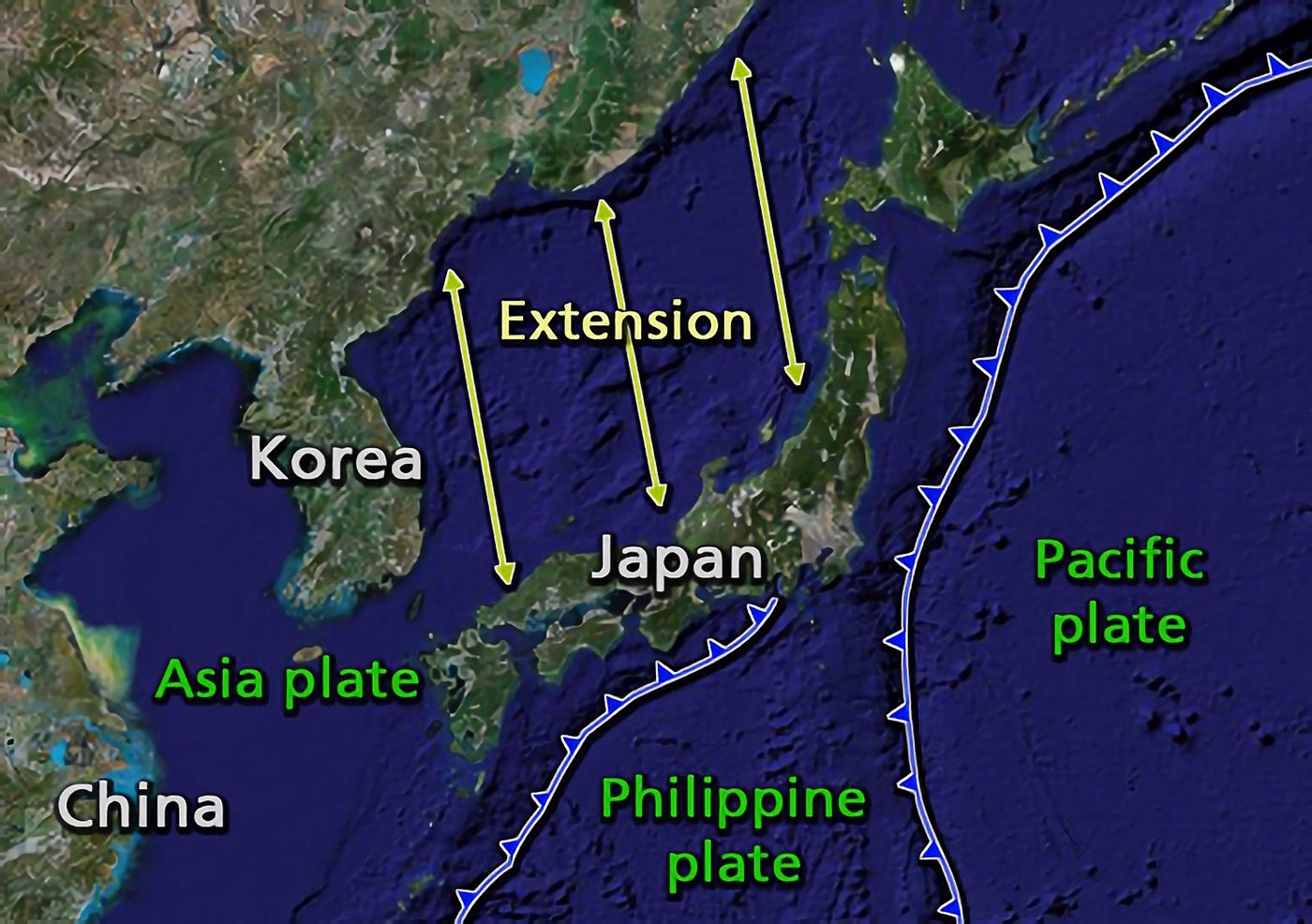 As placas tectônicas ao redor do Japão. A do Pacífico mergulha sob o norte do país na fossa do Japão, em frente à região de Tohoku.